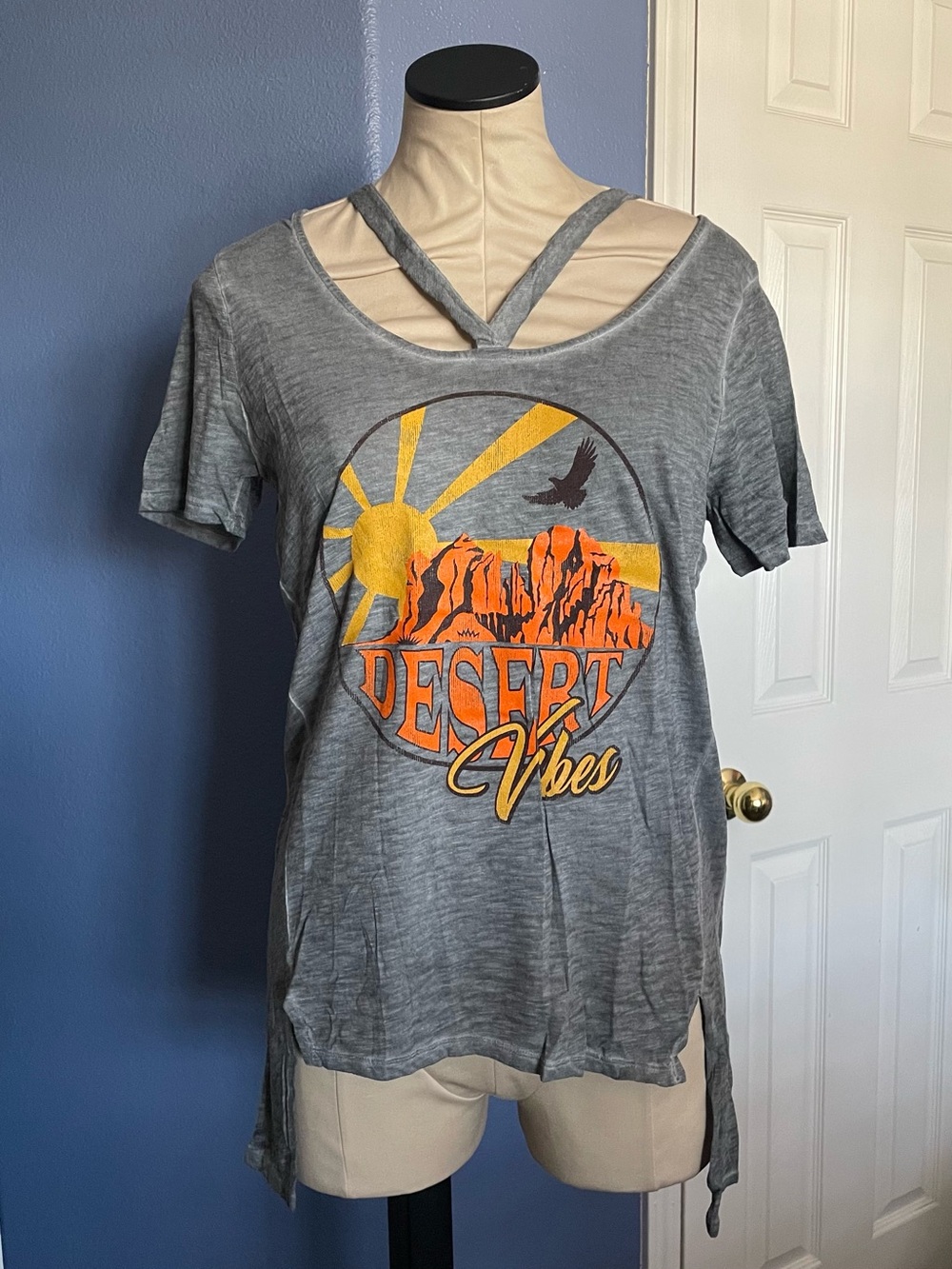 Desert Vibes Graphic Tee - Picture 5 of 12